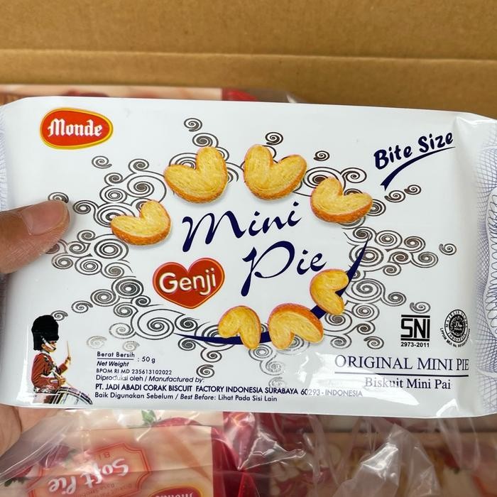 

New Agen distributor makanan ringan snack cemilan biskuit monde genji pie strawbery soft raisin