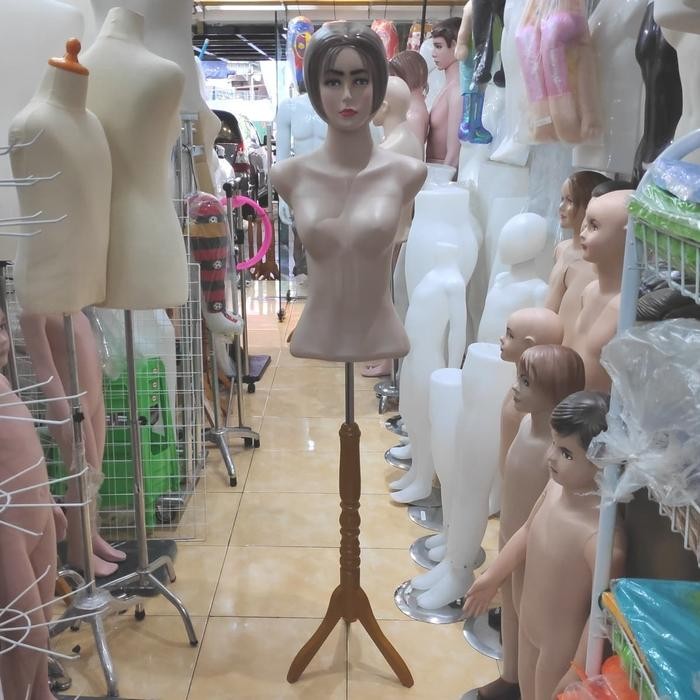Patung Manekin Torso Wanita Rambut + Kaki Kayu (1 Set)