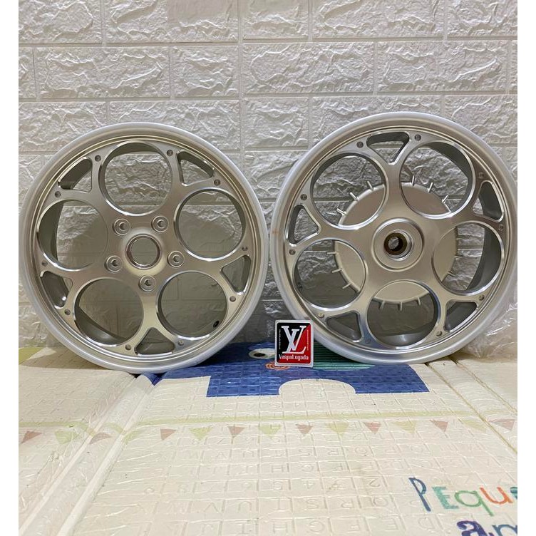 Velg cnc vespa model marus - silver