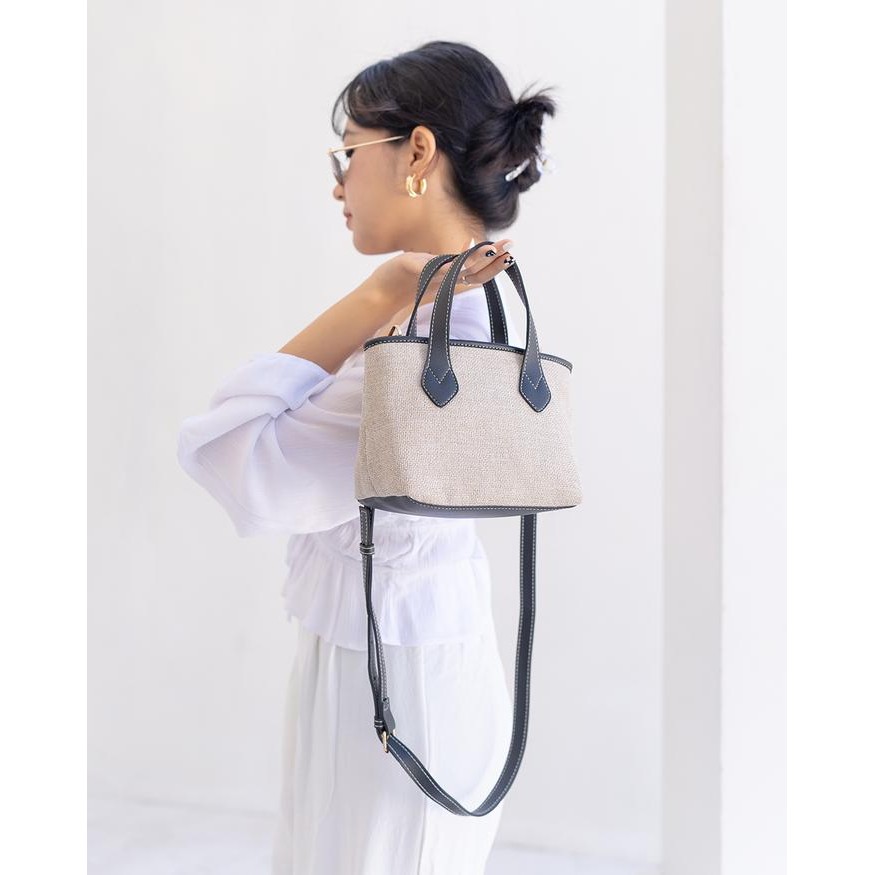 

Kanaya - Canvas Sling Bag / Tas Selempang Kanvas Wanita