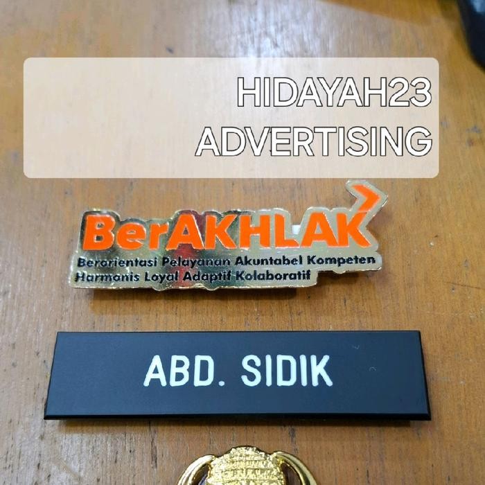 pin berAKHLAK satu set nama dada dan kopri pin kopri nama dada satu set pin berAKHLAK PIN SATU SET