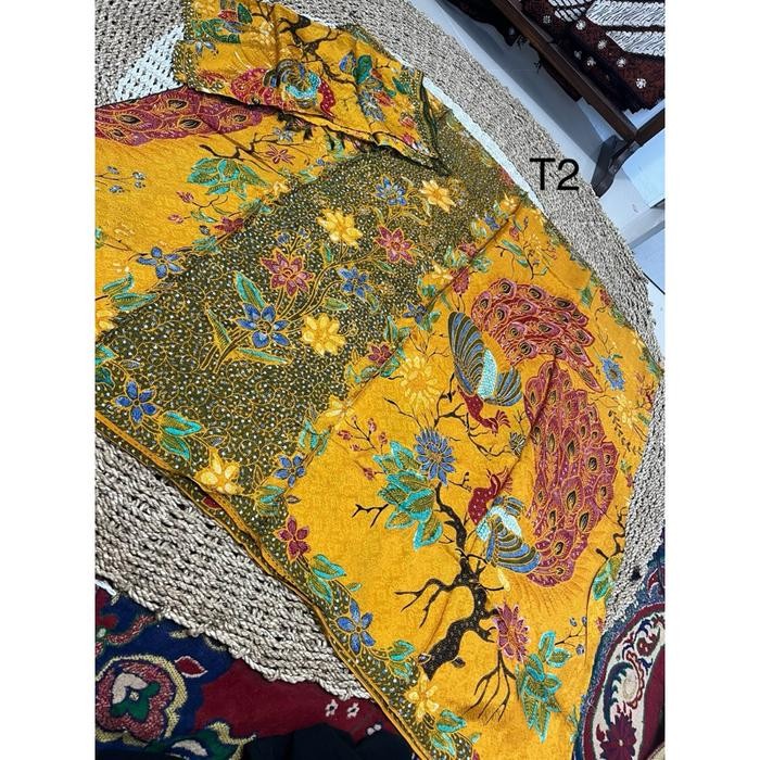 

KAMEN BALI SEMI ATBM VISCOSE BARON SEMI TULIS SET SELENDANG MOTIF MERAK ENDEK BALI KAMEN ATBM BUSANA