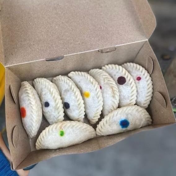 

New CIRENG ISI 10 PCS FROZEN ISI AYAM SUWIR, ATI, USUS, SOSIS, BAKSO DAN KEJU (FREE BUMBU TABUR)