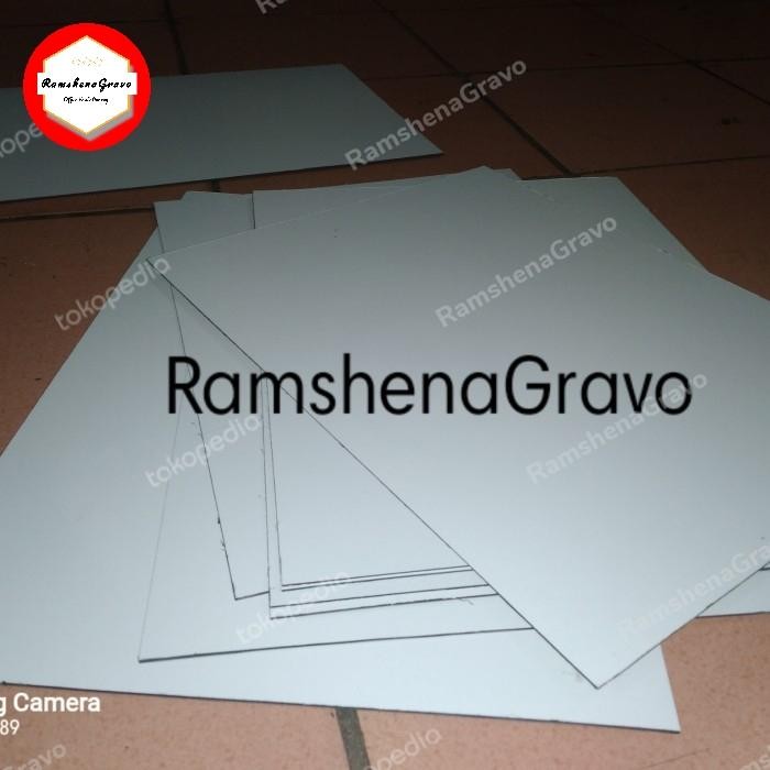 

Gravoply Putih Teks Hitam&Hitam Teks Putih 40Cmx60Cm Tebal 1.5Mm