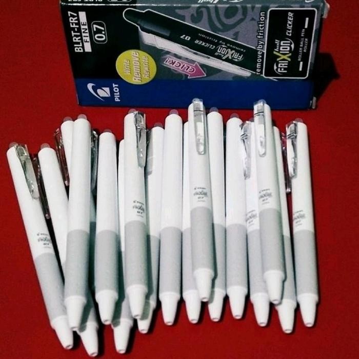 

Bolpen Frixion Clicker 0.7 Hitam Case Putih Limited Edition Stationery