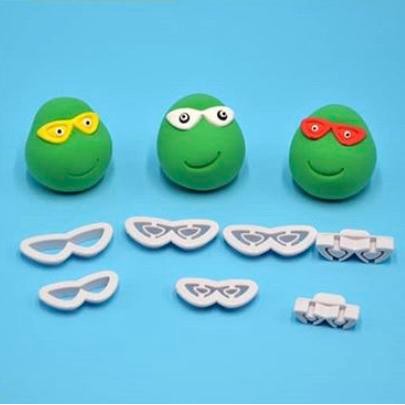 

EMBOSS GLASSES CUTTER SET 7 PC FOR EMOJI CHARACTER KODE 893
