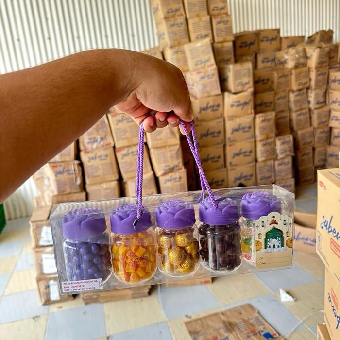 

(Rdm) - 1 Hampers Coklat Mawar Ungu Isi 5 Toples Chocolate Coklat