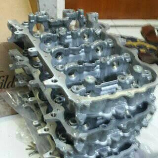 TERLARIS tutup cylinder head avanza