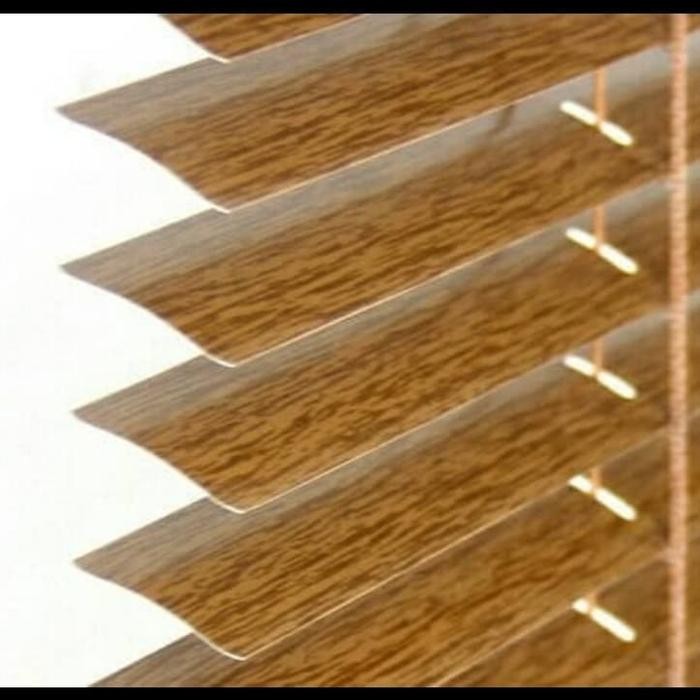 Horizontal Blind Wood Motif Warna Kayu L. 100X T. 110