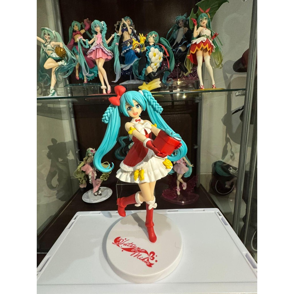 Sega Figure Hatsune Miku - Christmas 2022 Ver. (21cm) Second / Prize Figure/Action Figure/Statue/Mai
