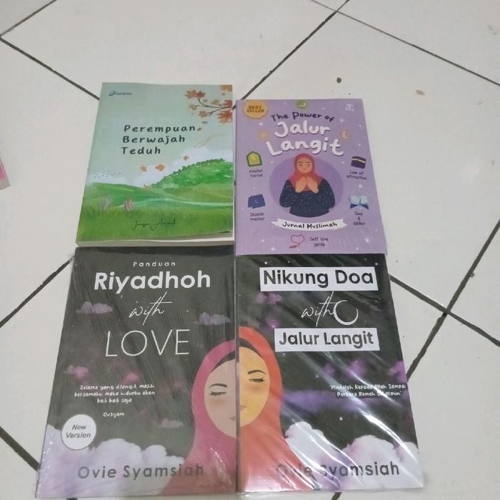

SALE !!! BUKU PAKET 4 PETEMPUAN BERWAJAH TEDUH DAN THE POWER OF JALAUR LANGIT DAN PANDUAN RIYADHO