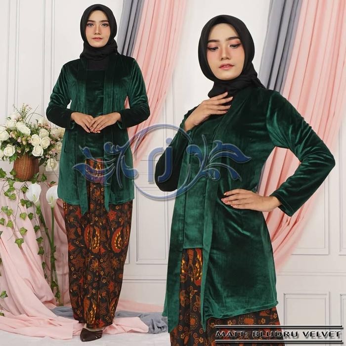 Atasan kebaya kutu baru bludru warna hijau botol