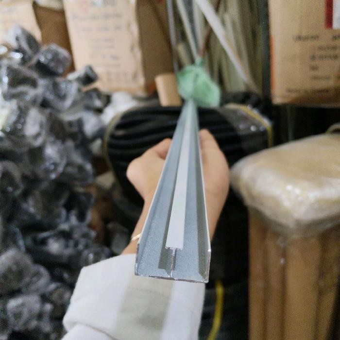 

Rell Aluminium Kolong Dapur M 1 Meter rel SILVER