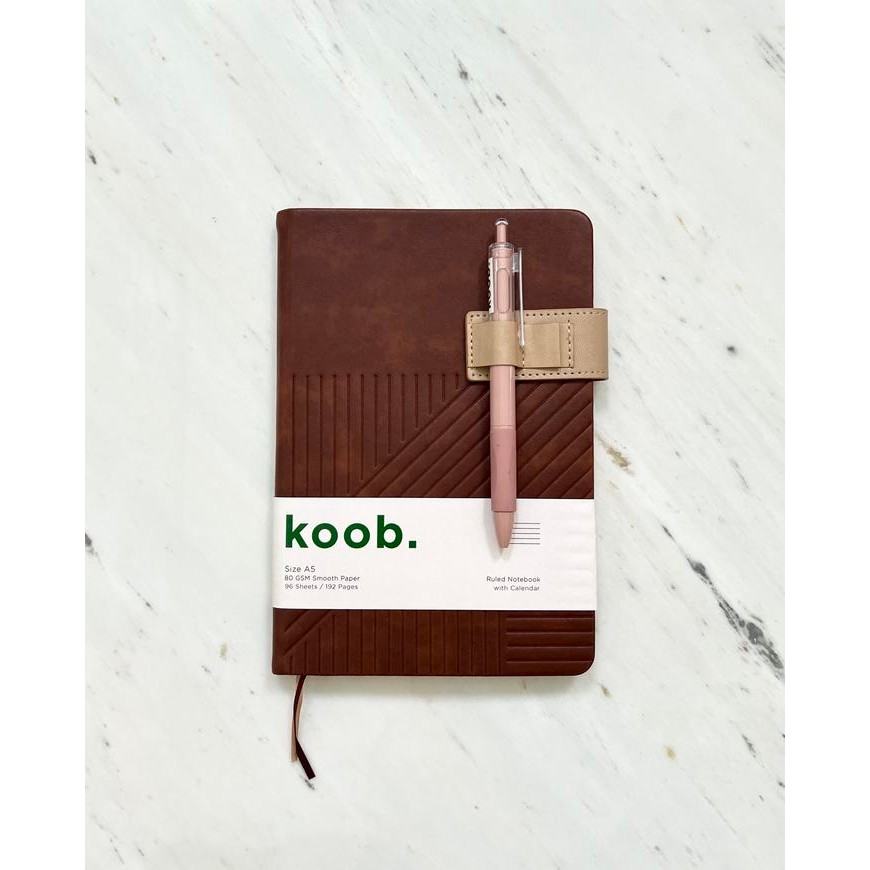 

tersedia a556p hardcover notebook a5 dengan penutup magnet & pen holder - buku tulis garis / rulled