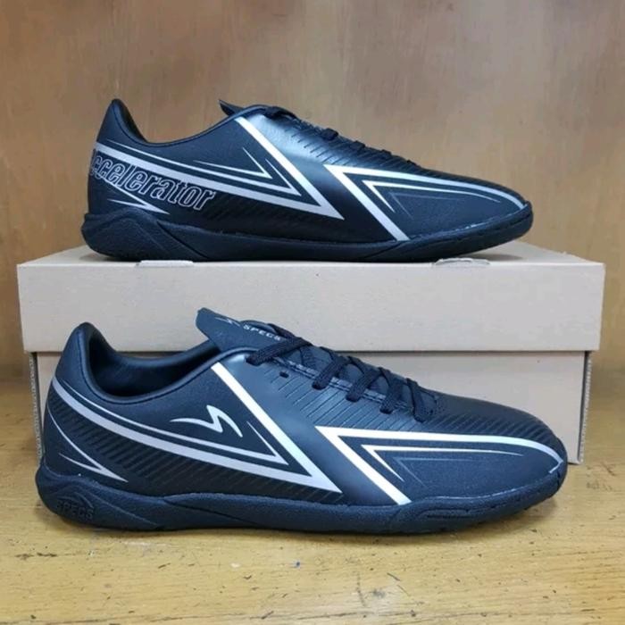 Sepatu Spatu Shoes Futsal Putsal Specs Spec Spek Accelerator Arrow Hitam Original