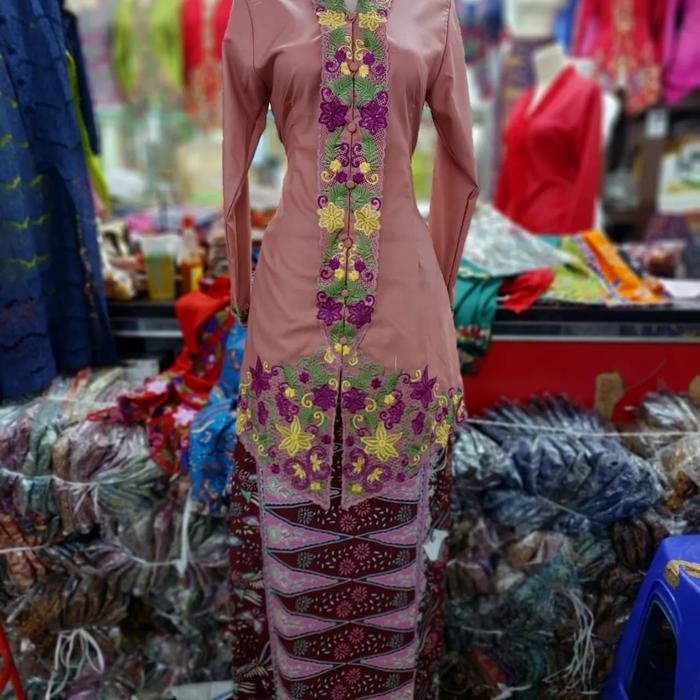 Kebaya Encim Tunik