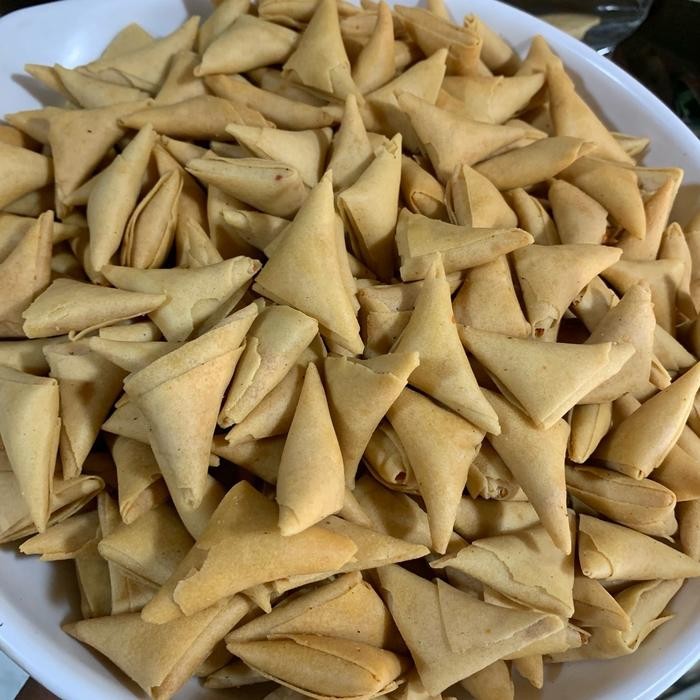 

Baru Samosa Isi Abon Ayam 1Kg Pedas Manis Renyah Cemilan Ringan