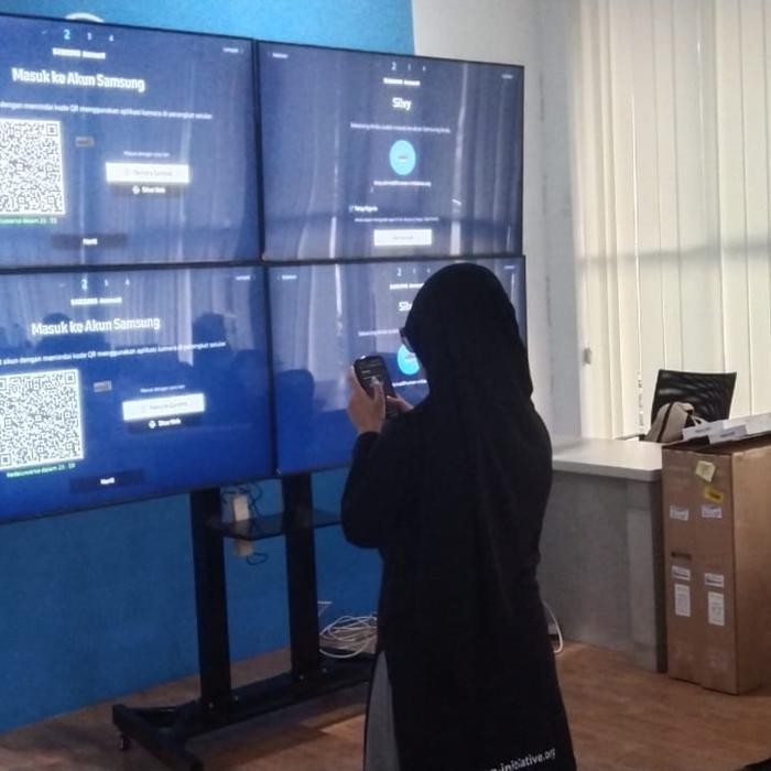 Bracket Breket Brekat Tv Standing Roda 4 Layar 32 - 43 Inch Tilt