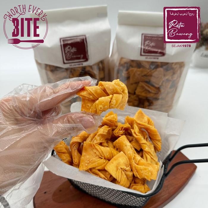 

Ratu Bawang Kue Bawang Atau Keripik Bawang Kualitas Premium Pilihan Tepat Untuk Teman Ngopi Atau