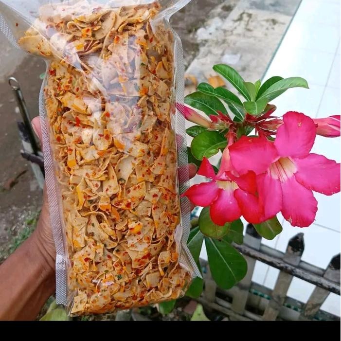 

Basreng seblak daun jeruk pedes 500grm Cikur Food Snacks Pedas New