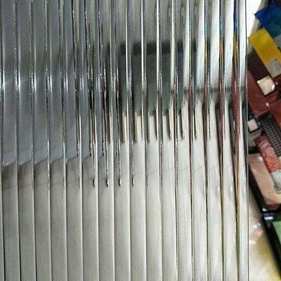 Kaca Moru - Kaca Tekstur Dengan Pola Garis-Garis Vertikal