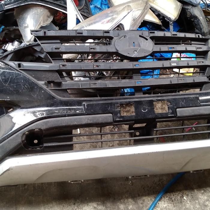 Bemper Toyota Yaris 2015-2016 Bekas