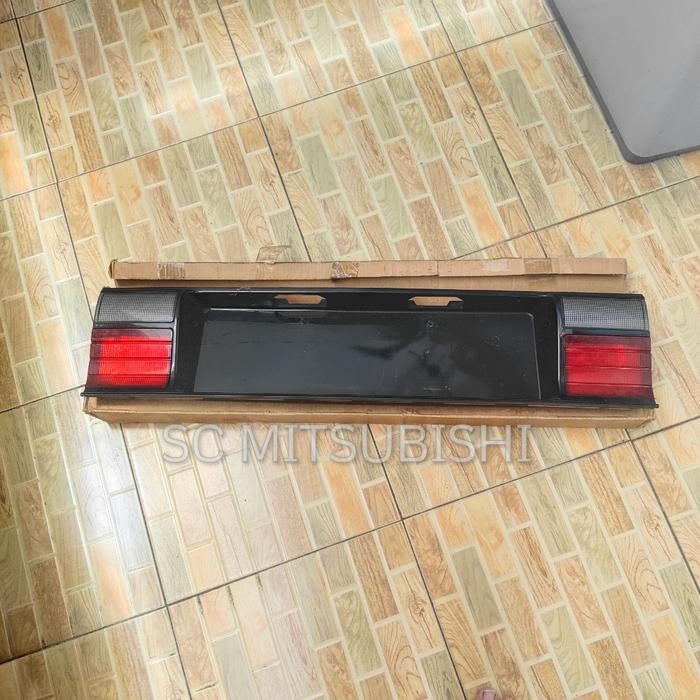 Garnish Tailgate Dudukan Plat Nomor Eterna 1989-1990