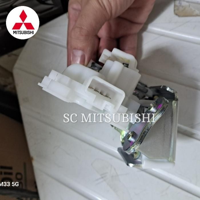 Door Lock Doorlock Pintu Bagasi Belakang Asli Original Mitsubishi Xpander 2017-2020 Xpander Cross