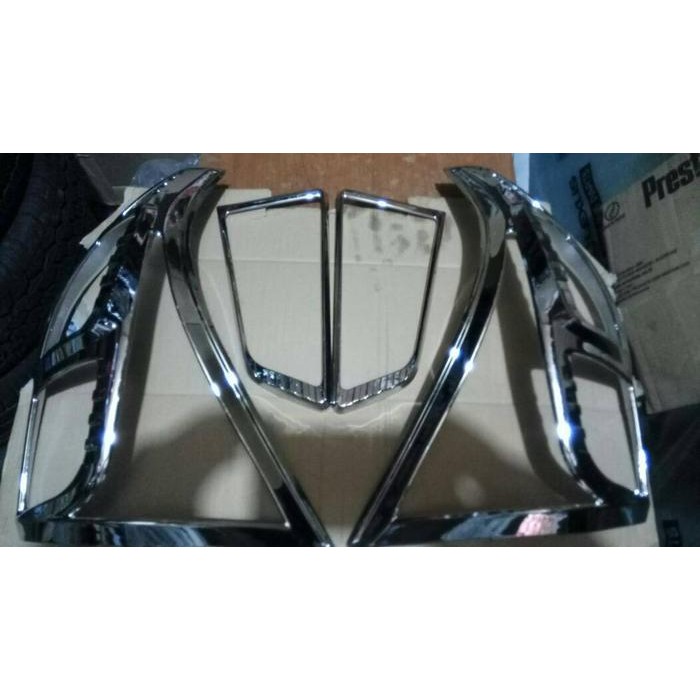 Garnis List Lampu Belakang Chroom Avanza Xenia Grand.
