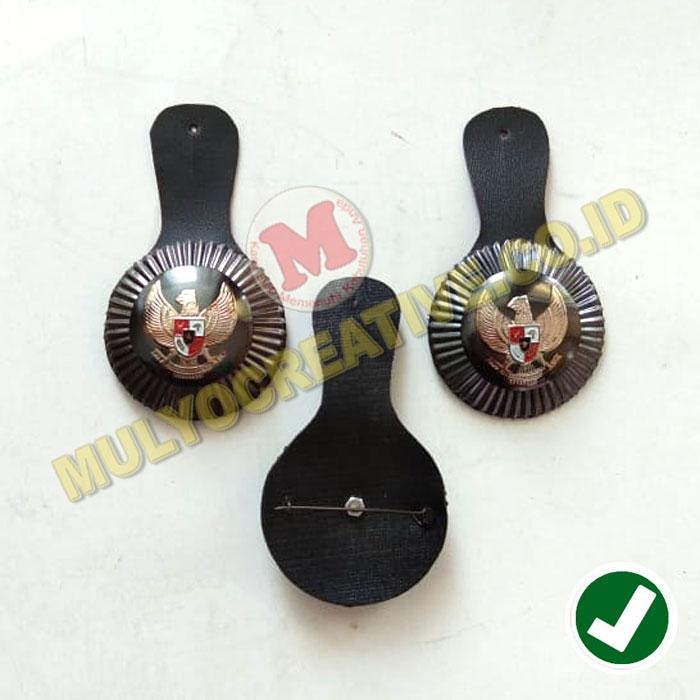 

Emblem Warna Hitam Tanda Jabatan Kades Ukr Diameter Antara 5.3 - 5.5Cm PREMIUM