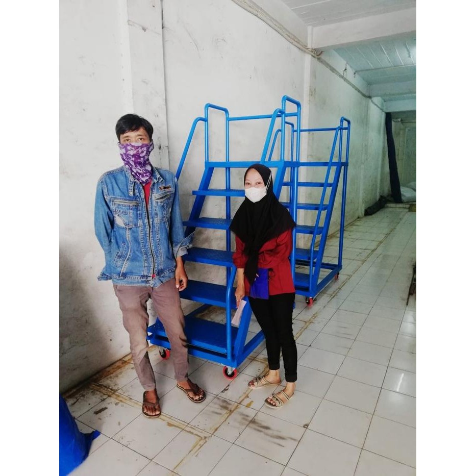 

Terlaris Tangga Dorong Gudang Pabrik Tinggi 2 Meter . Rolling Ladders