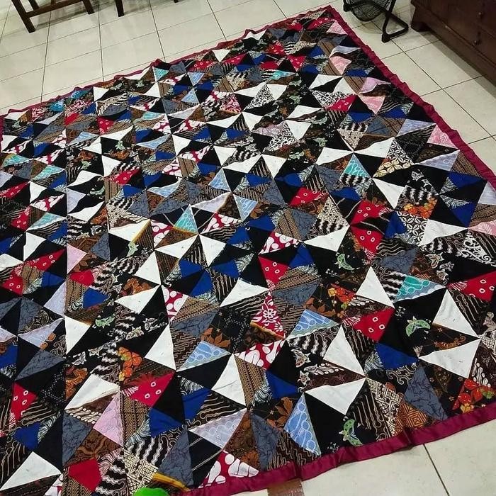 Selimut Perca Batik Dengan List Kain Polos Merah Maroon Ukuran 200X240