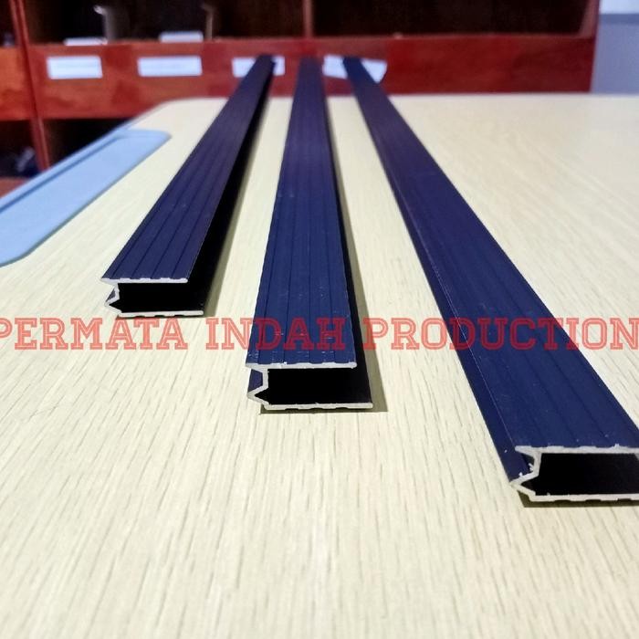 div LIST ALUMINIUM M HITAM 150 CM LIST U/M LIST ALUMINIUM PROFIL LIST BOX LIST HARDCASE FLIGHTCASE