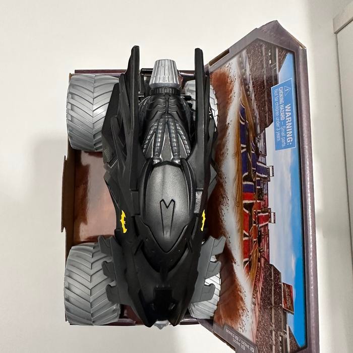 MONSTER JAM BATMAN MONSTER TRUCK 1:24