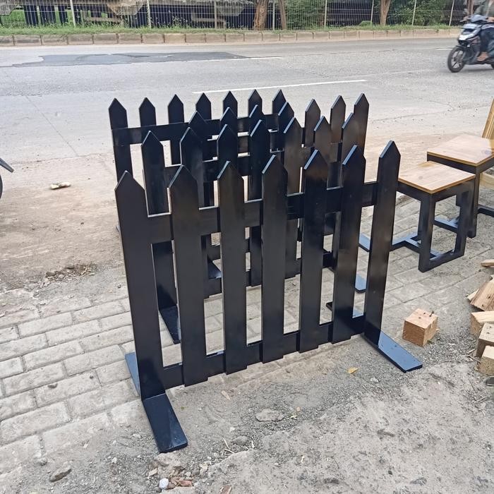 PARTISI KAYU / SEKAT RUANG /PAGAR KAYU/PAGAR TAMAN