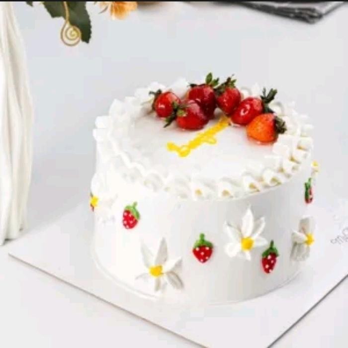 

Strawberry Cheese Short Cake / Birthday Wedding / Anniversary