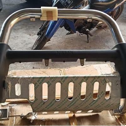 Tanduk Depan Asli Genuine Nissan Terrano 2001