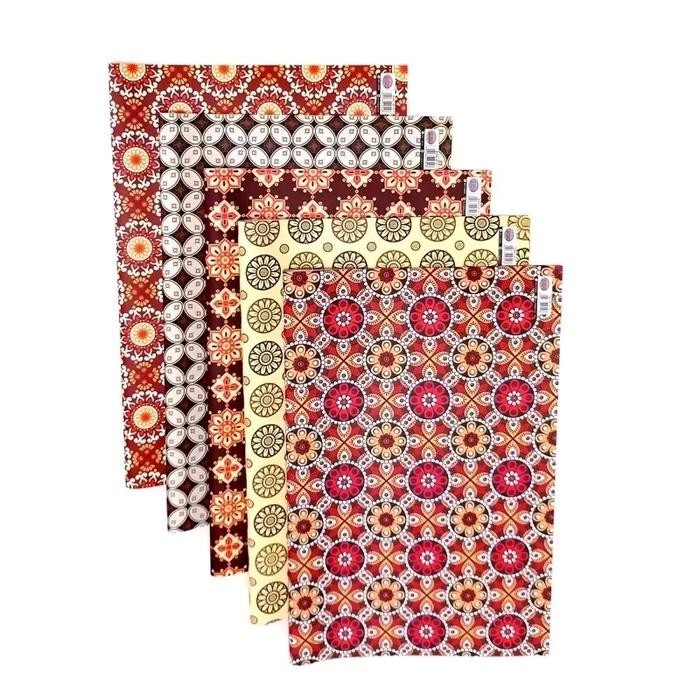 

1 Pak kertas kado Batik Isi 50 Lembar Merah