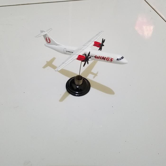 miniatur wings air (atr 72)