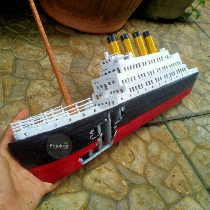 Miniatur Hiasan Kapal Karam Titanic 50 Cm