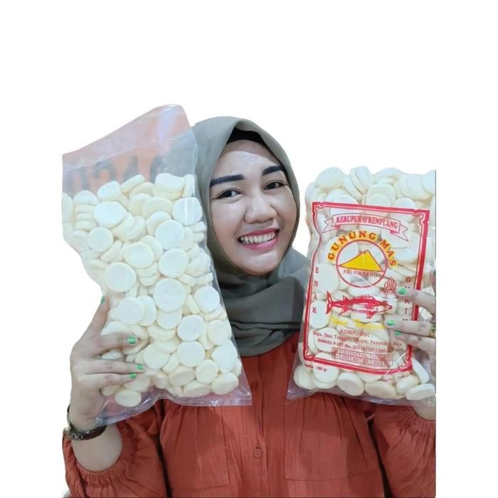 

PAKET KERUPUK KEMPLANG KECIL SNACK ENAK GURIH IKAN TENGIRI 800GR Makanan