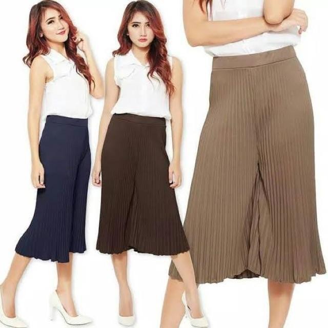 Celana Plisket Pendek 7/8/ Celana Pendek Wanita Plisket Jumbo Terbaru Terkini NEW