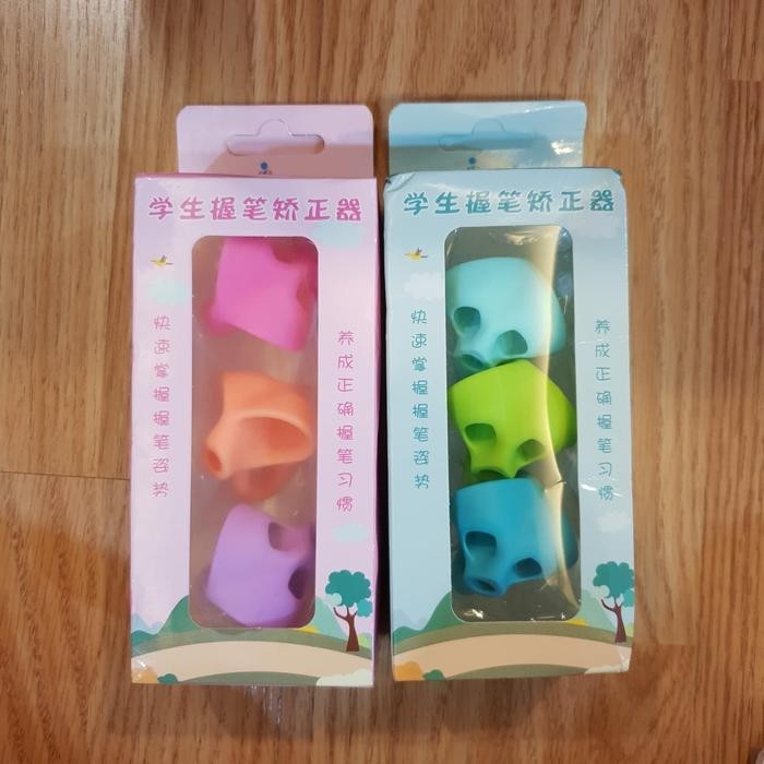 

Pencil Grip Pencil Hold Helper Alat Bantu Tulis Silicone Grip 2nd Gen