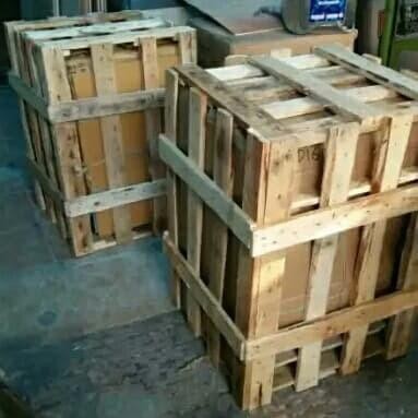 Packing Kayu Sedang (M): Dispenser, Kulkas Portable, dan Kulkas 1 Pint