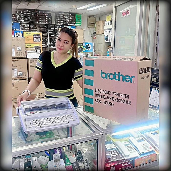 

Mesin tik listrik Brother GX 6750