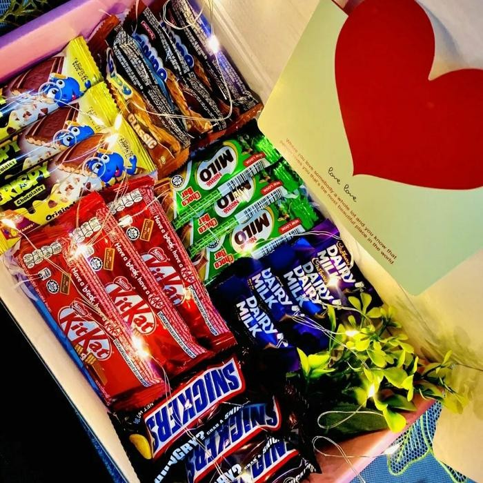 

Hadiah Parcel Box - Parcel Gift Cokelat Mix Special Valentine