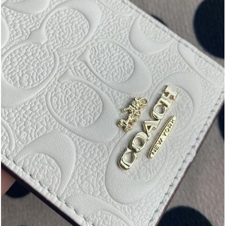 

COACHH SIGNATURE EMBOSSED ID HOLDER CARD LANYARD ORIGINAL - WHITE DW