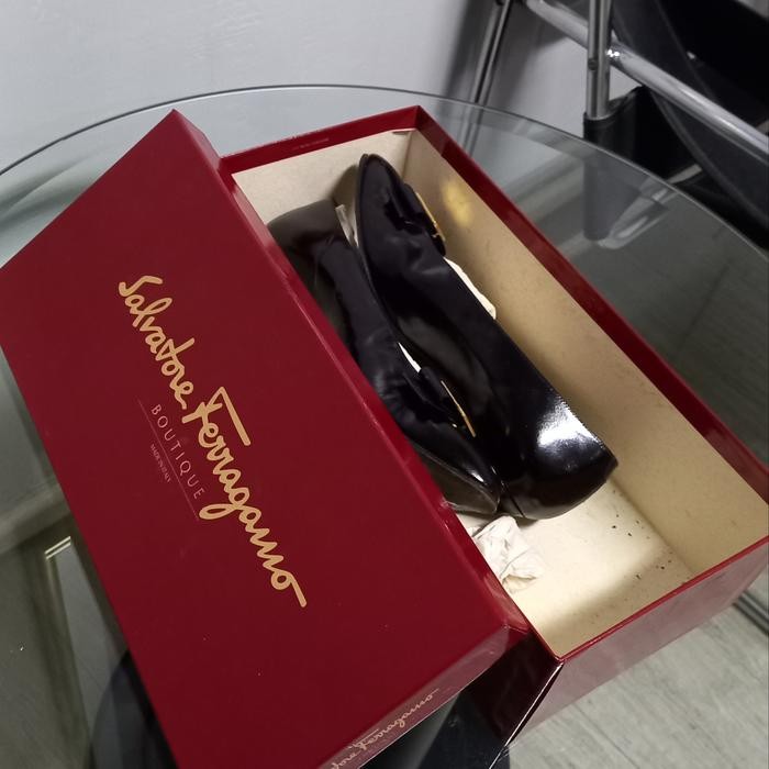 Sepatu wanita bekas berkualitas Salvatore Ferragamo size 35