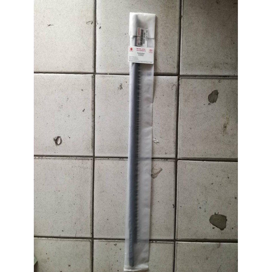 Pelipit/List Kaca Depan Kiri Toyota Ist