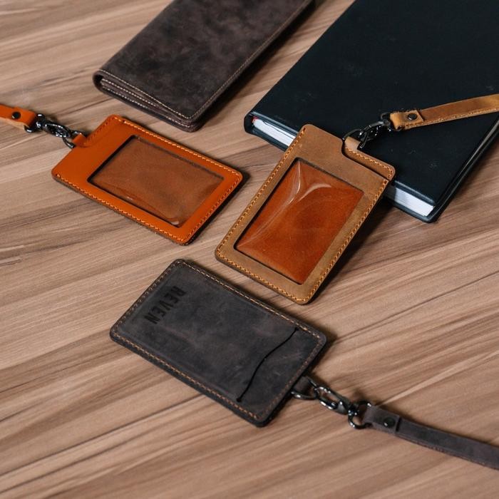

Reven Leather Jakarta - Arca ID Card Lanyard Kulit Asli Model Kalung Minimalis Fungsional dengan